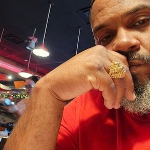 Meet your Posher, Louis